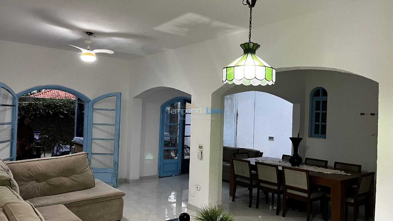 Casa para aluguel de temporada em Guarujá (Praia do Pernambuco)