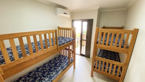 Hermosa casa frente al mar en Praia de Palmas/SC.