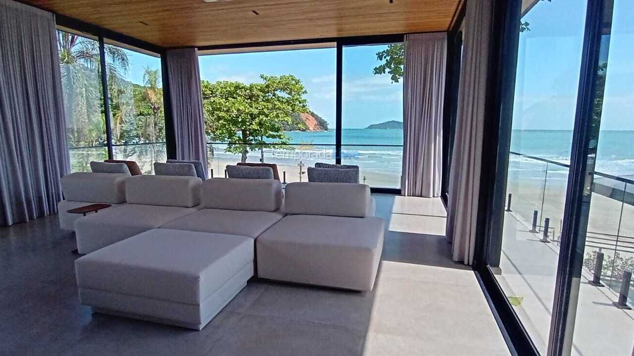 Casa para alquiler de vacaciones em São Sebastião (Praia da Baleia)