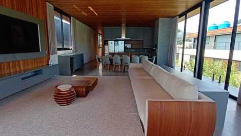 Propiedad exclusiva frente al mar en la playa de Baleia