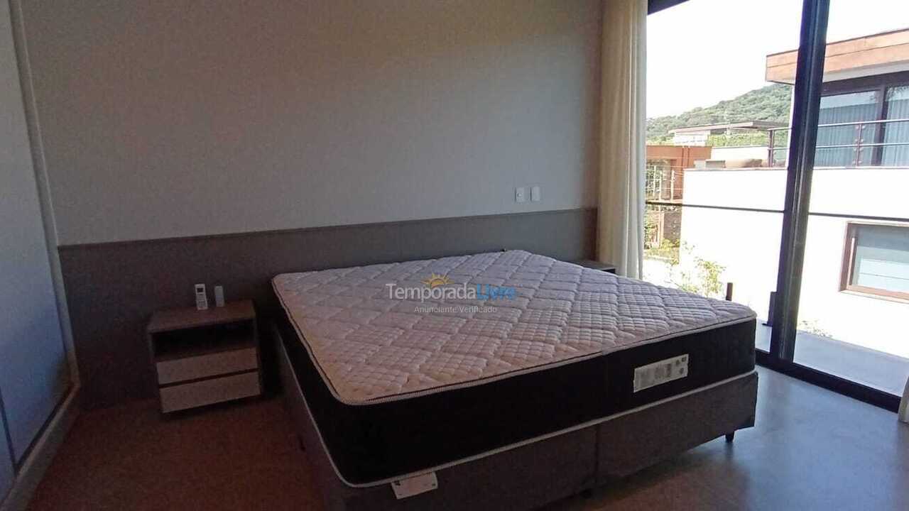 Casa para alquiler de vacaciones em São Sebastião (Praia da Baleia)