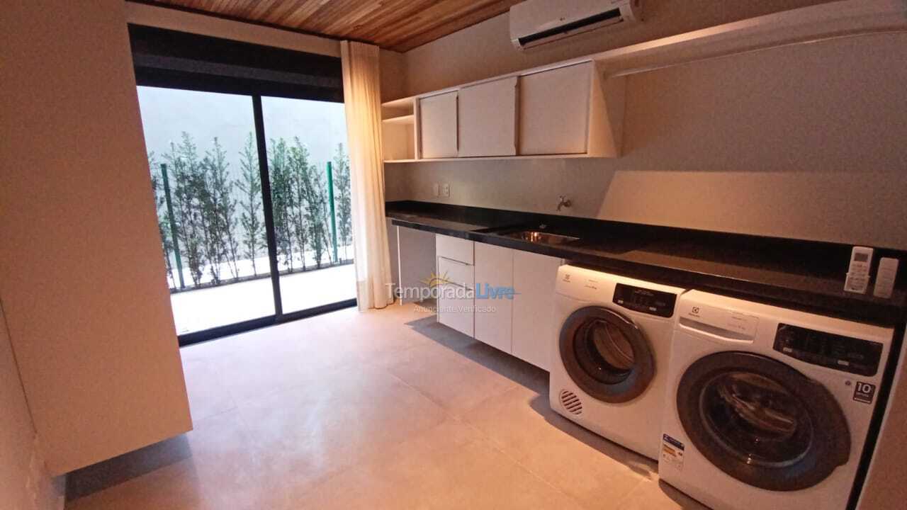 Casa para alquiler de vacaciones em São Sebastião (Praia da Baleia)