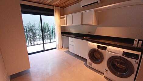 Propiedad exclusiva frente al mar en la playa de Baleia