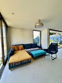 Residencia de Alto Estándar en Condominio en Playa Juquehy