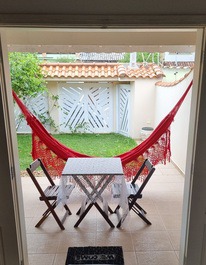 CASA TÉRREA COM PISCINA E CHURRASQUEIRA A 01 QUADRA DA PRAIA