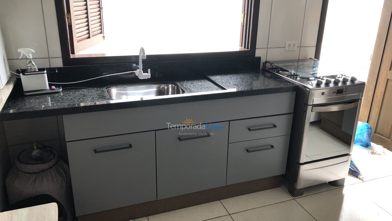 Casa para aluguel de temporada em Guaratuba (Balneário Eliane)