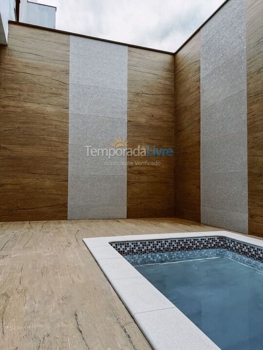 Casa para aluguel de temporada em São Francisco do Sul (Prainha)