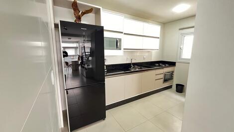 Apartamento nuevo a 80 metros del mar Condominio completo de ocio.