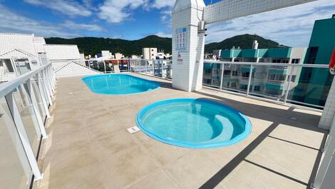 Apartamento nuevo a 80 metros del mar Condominio completo de ocio.