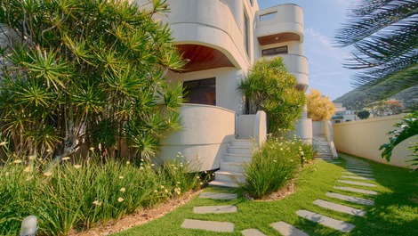 TRIPLEX FRENTE AL MAR CON PISCINA - 4 DORMITORIOS