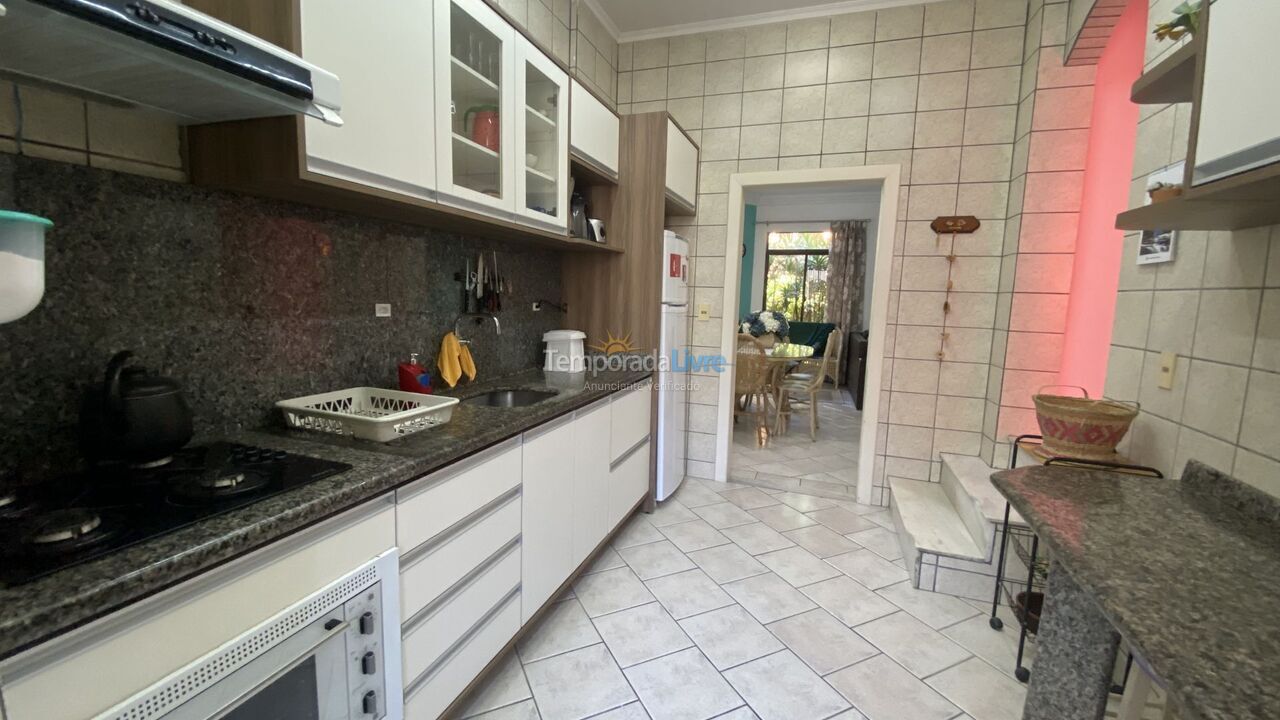 Apartamento para alquiler de vacaciones em Bombinhas (Praia de Bombas)