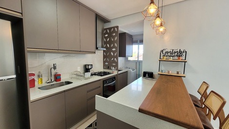 ACONCHEGANTE APARTAMENTO 2 SUITES HÁ 150M DA PRAIA