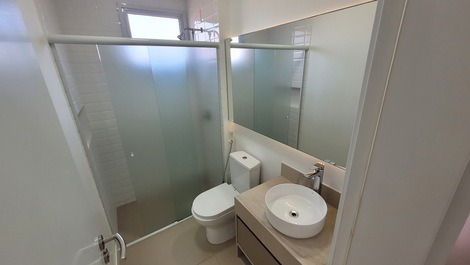 ACONCHEGANTE APARTAMENTO 2 SUITES HÁ 150M DA PRAIA