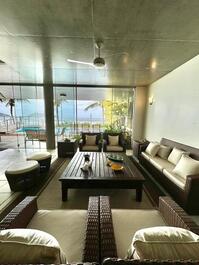 House in a gated community on Juquehy beach