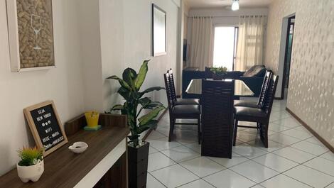 Apartamento para 8 pessoas com amplo terraço em Meia Praia
