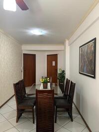 Apartamento para 8 pessoas com amplo terraço em Meia Praia