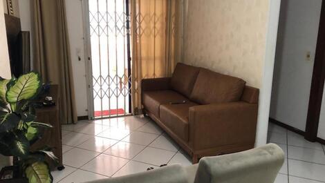 Apartamento para 8 pessoas com amplo terraço em Meia Praia