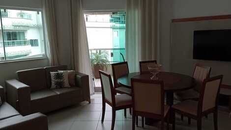 Sala de tv e jantar quarto and