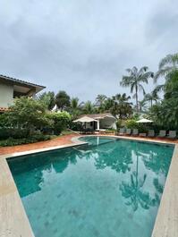 House in a condominium on Baleia beach