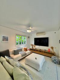 House in a condominium on Baleia beach