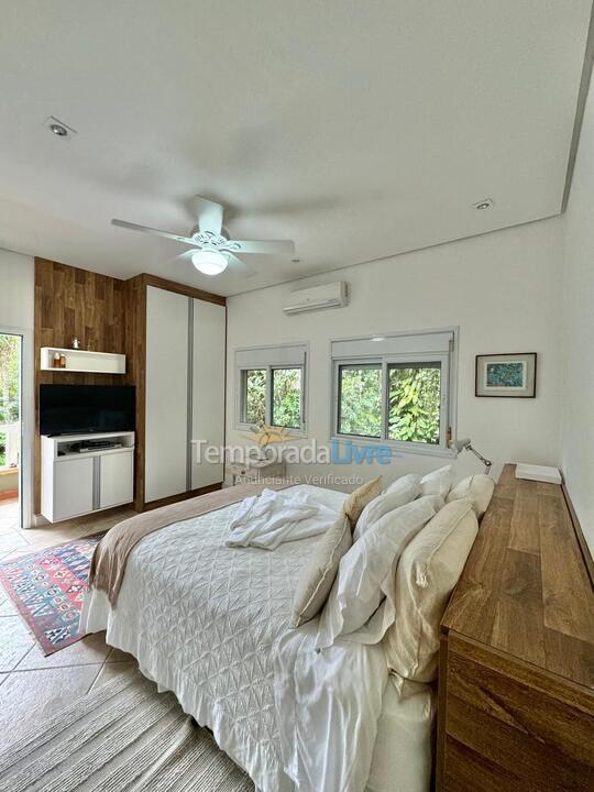 House for vacation rental in São Sebastião (Praia da Baleia)