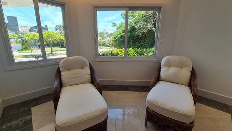 MANSIÓN CON 5 SUITES DE TEMPORADA, JURERÊ INTERNACIONAL