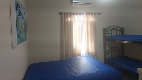 Estupenda casa de una sola planta con piscina, wifi e internet a 100mts de la playa