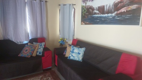 Ótima Casa térrea com piscina, wifi e internet a 100mts da praia