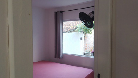 Ótima casa em Itapoá SC, wifi, 02 Quartos, estac. para até 4 carros