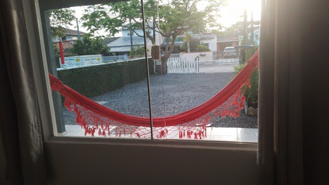 Ótima casa em Itapoá SC, wifi, 02 Quartos, estac. para até 4 carros