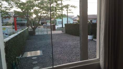 Ótima casa em Itapoá SC, wifi, 02 Quartos, estac. para até 4 carros