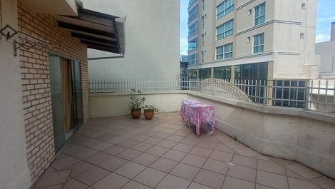 APARTAMENTO DE 2 DORMITORIOS RUA 261 MEIA PRAIA A 40M DEL MAR - ITAPEMA