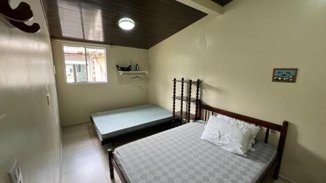 Lindo geminado 1 suite e 1 quarto com AC, WI-FI, churrasqueira