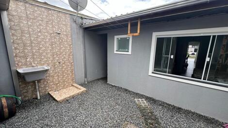 Lindo geminado 1 suite e 1 quarto com AC, WI-FI, churrasqueira