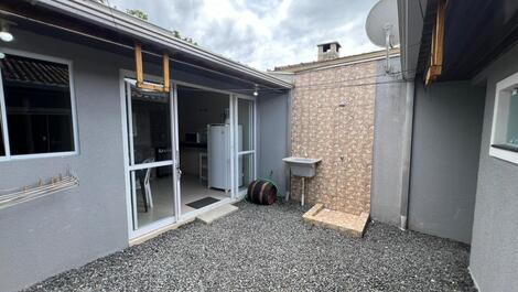 Lindo geminado 1 suite e 1 quarto com AC, WI-FI, churrasqueira