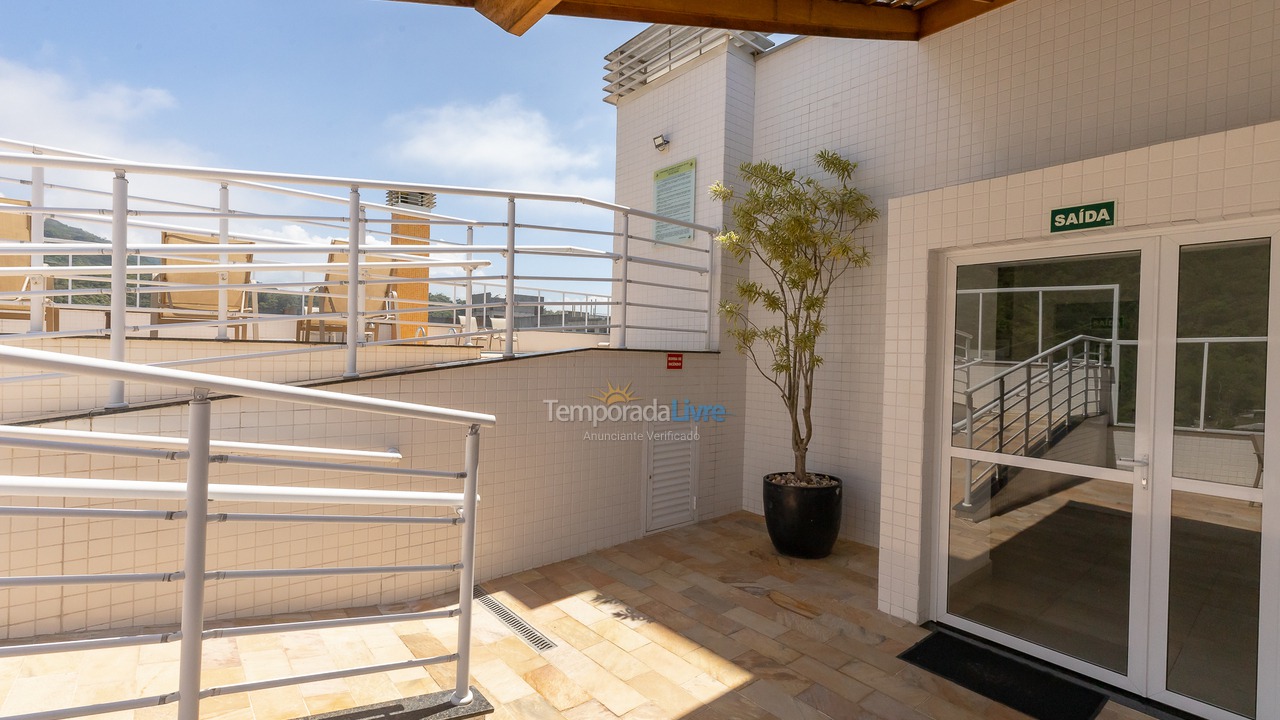 Apartamento para aluguel de temporada em Ubatuba (Praia das Toninhas)