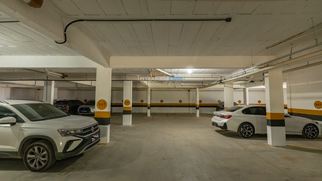 Apartamento para aluguel de temporada em Ubatuba (Praia das Toninhas)