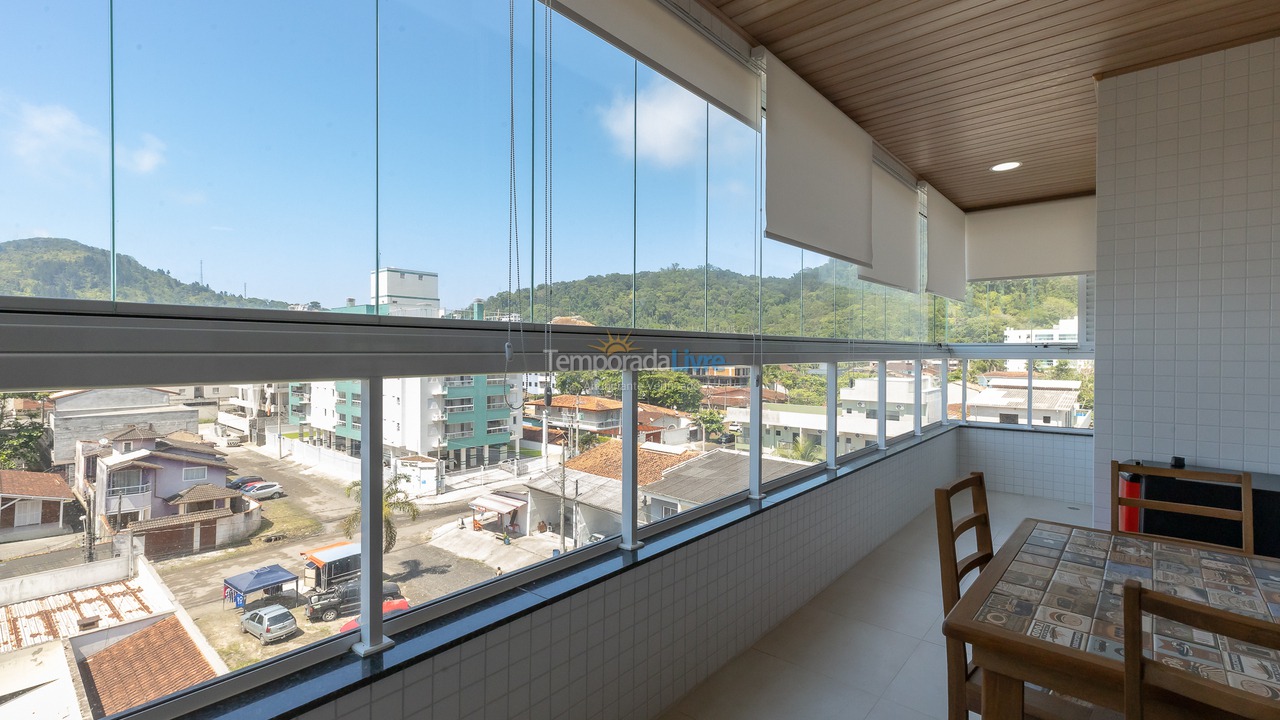 Apartamento para aluguel de temporada em Ubatuba (Praia das Toninhas)