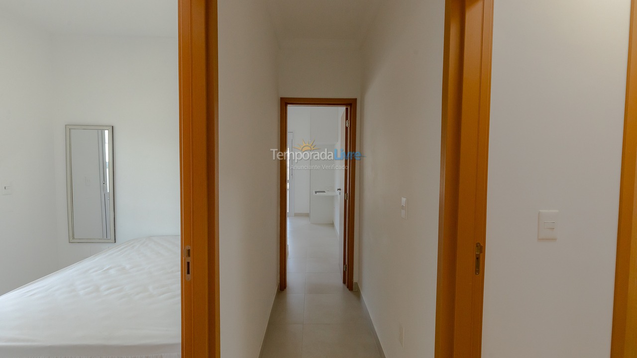 Apartamento para aluguel de temporada em Ubatuba (Praia das Toninhas)