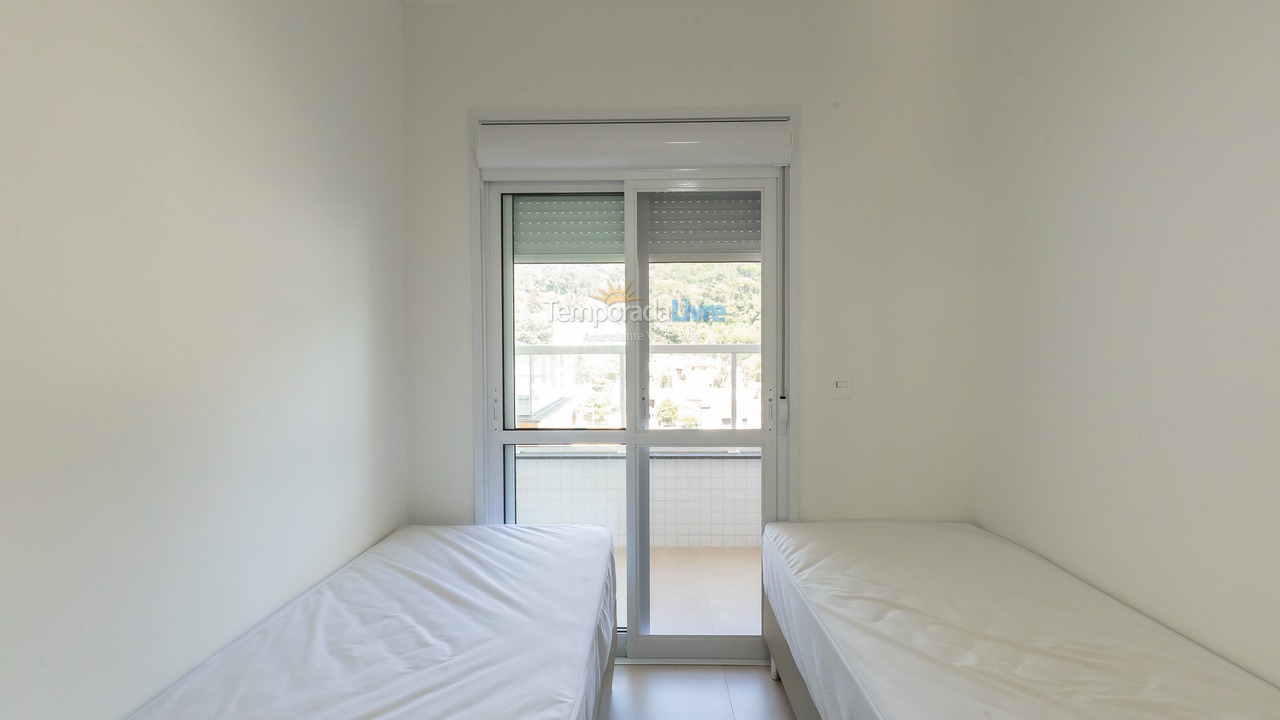 Apartamento para aluguel de temporada em Ubatuba (Praia das Toninhas)