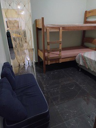Quarto 2 suíte com 6 acomodações ear condicionado e