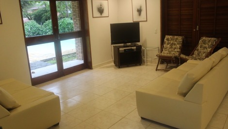 Single-story house in a gated community, 50 meters from the beach.