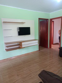 Casa chalé cercada por mata natural, com uma vista linda!