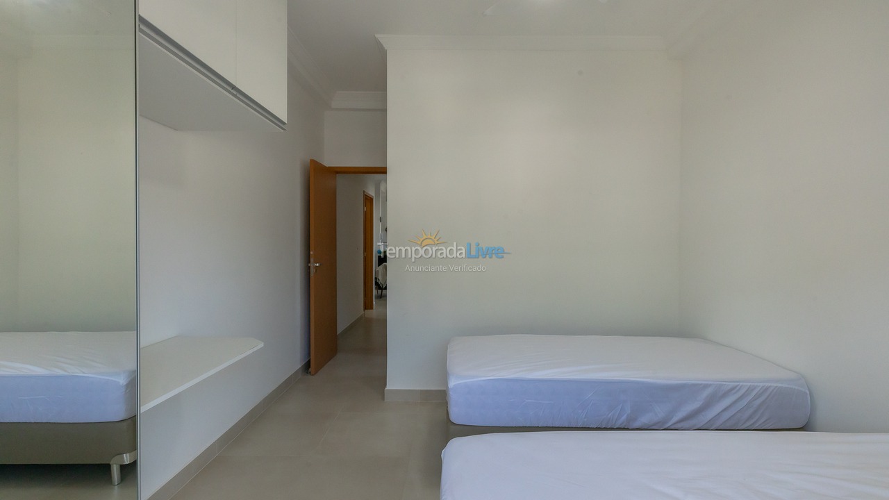 Apartamento para aluguel de temporada em Ubatuba (Praia das Toninhas)