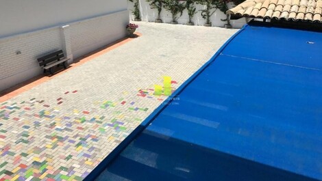 House with Pool and 5 Suites in the Heart of Bombinhas!