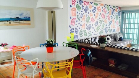 House with Pool and 5 Suites in the Heart of Bombinhas!