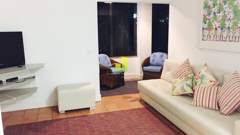House with Pool and 5 Suites in the Heart of Bombinhas!