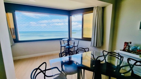 FRENTE MAR! ÓTIMA LOCALIZAÇÃO; 4 QUARTOS; 4 BANHEIROS; 1 VAGA; WIFI