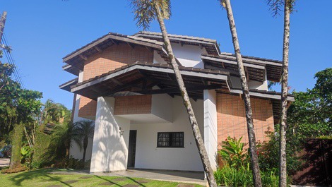 House 100 meters from the beach in the Salga condominium