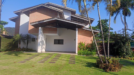 House 100 meters from the beach in the Salga condominium